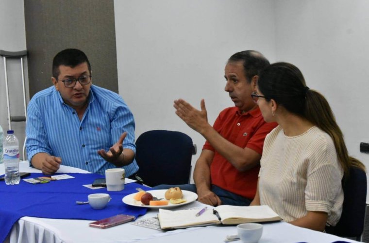 Prueba del COVID-19 al alcalde de Arauca dio resultado negativo. No se contagió a pesar de haber estado cerca del mandatario de Popayán.