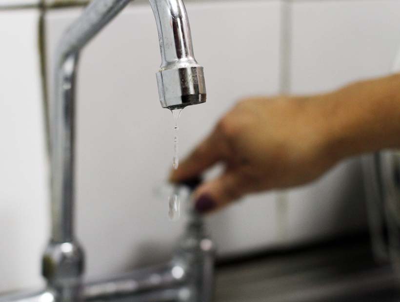 A medias Emserpa acata orden Presidencial. A usuario del Triunfo le cortaron el agua desde hace dos años y ahora no se la quieren reconectar.