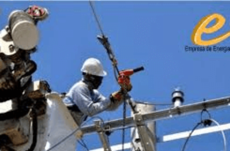 Enelar fortalece la infraestructura eléctrica e Puerto Jordán. Instalación de postería en el sector la libertad beneficiará cerca de 150 familias.