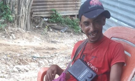 Muy feliz humilde reciclador en Arauca que salió beneficiado del subsidio solidario